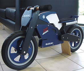 17 Suzuki выпустил мотоцикл для детей