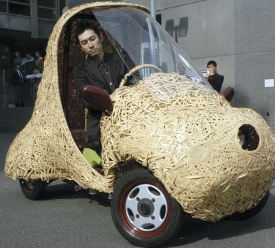 95-400x361 В Японии собрали бамбуковый электромобиль