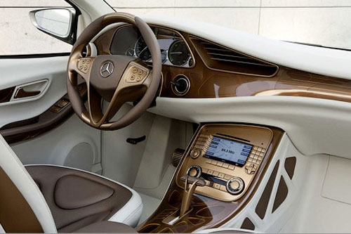 91 Mercedes-Benz везет во Франкфурт новый электрокар