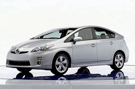 Toyota-prius Toyota Prius возглавила рейтинг самых популярных машин в Японии 