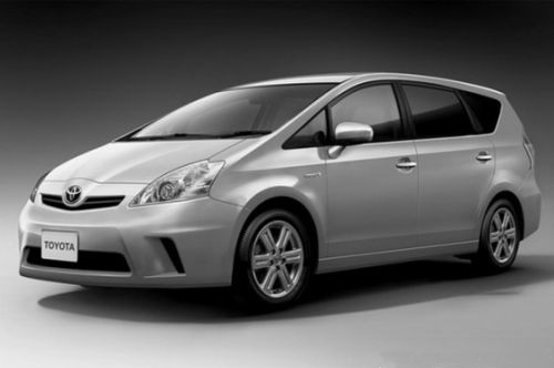 toyota-prius-mpv-revealed-updated-1 В Интернете появились изображения компактвэна Toyota Prius