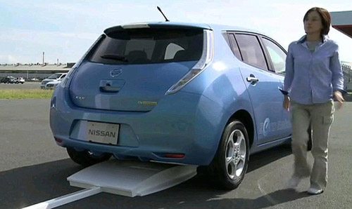 Leaf_induction_charging_610x346 Nissan создает беспроводное зарядное устройство
