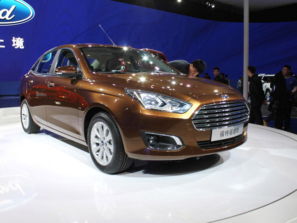 В Пекине состоялась мировая премьера внедорожника Ford Everest и седана Ford Escort