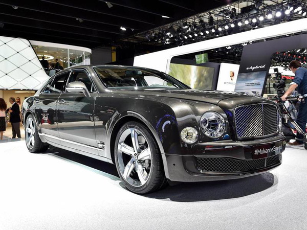 В Париже состоялась премьера шикарного седана Bentley