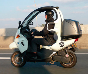BMW планирует выпустить трехколесный скутер