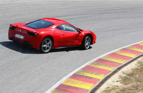 8 Новый суперкар Ferrari назвали в честь страны 