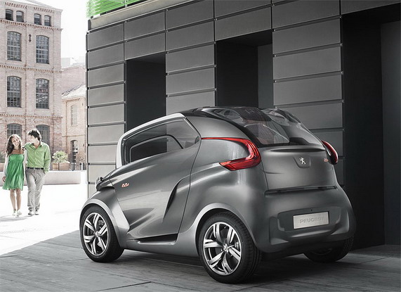 Peugeot представил свой концепт сити-кара для молодежи