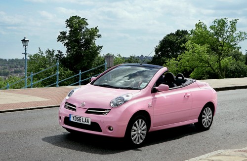 Розовое авто – лучший выбор для тех, кто только учится водить