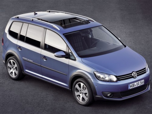 Volkswagen показал Европе новый микровэн CrossTouran