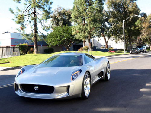 Jaguar запускает в серию гибридный суперкар
