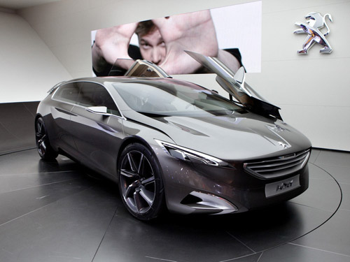 Компания Peugeot привезла во Франкфурт «минивэн будущего»